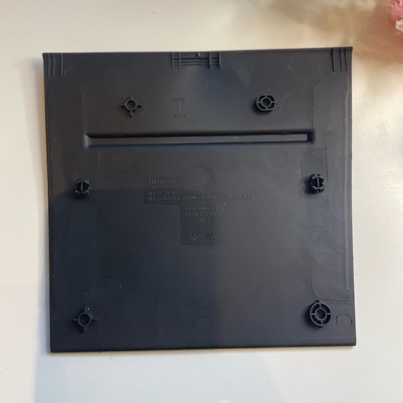Tesla Model 3 Phone Dock - Picture 3 of 3